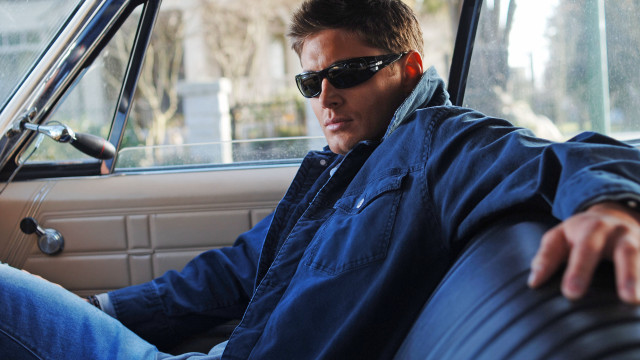 Man sitting car sunglasses blue free wallpaper - medium preview image