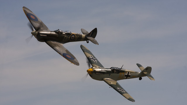 Two old fashioned propeller planes free wallpaper - medium preview image