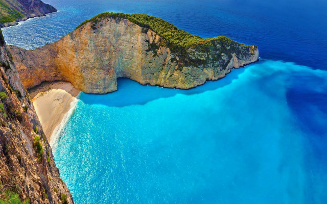 Large body of water cliff free wallpaper - medium preview image