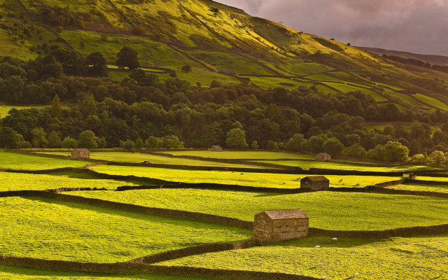 Green field house mountain clouds #2 free wallpaper - medium preview image
