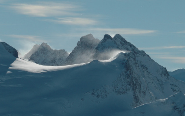 Snowy mountain range blue sky #10 free wallpaper - medium preview image