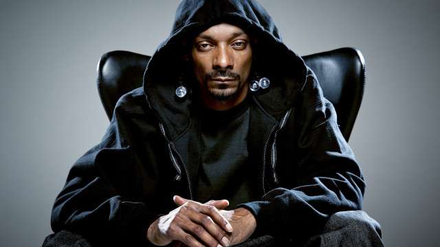 Man hoodie bandaged portrait visionary free wallpaper - medium preview image