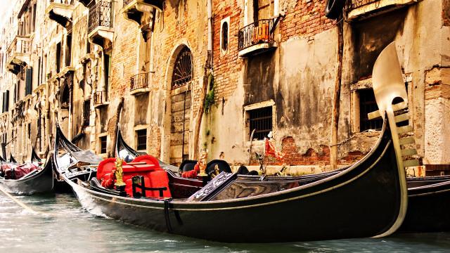 Gondolas water building architecture cityscape free wallpaper - medium preview image