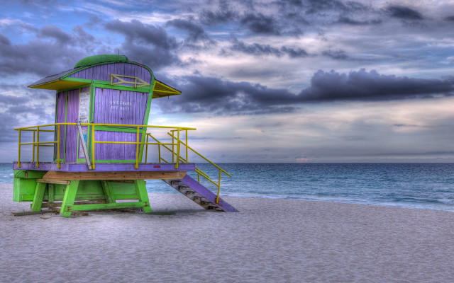 Lifeguard tower beach ladder cloudy free wallpaper - medium preview image