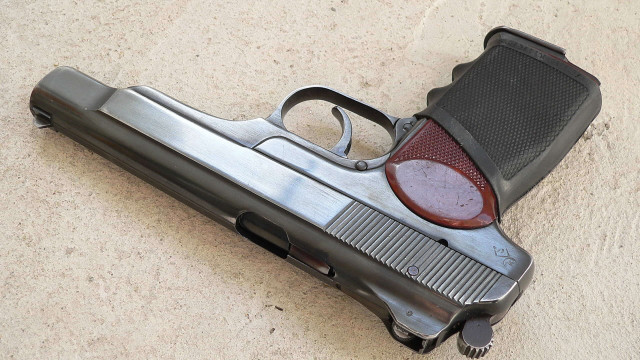 Gun red dot cobra beach free wallpaper - medium preview image