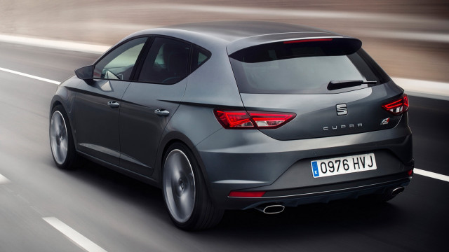 Car driving blurry background tail free wallpaper - medium preview image