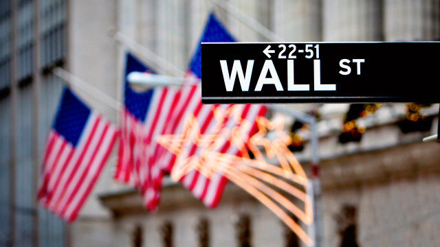 Street sign american flags building free wallpaper - medium preview image