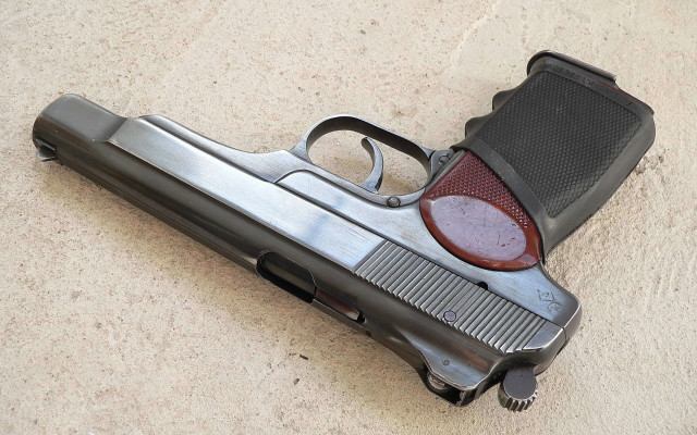 Gun reddot blackcase cobra stockphoto free wallpaper - medium preview image