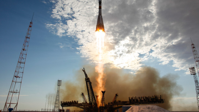 Rocket launch sky smoke backgrounds free wallpaper - medium preview image