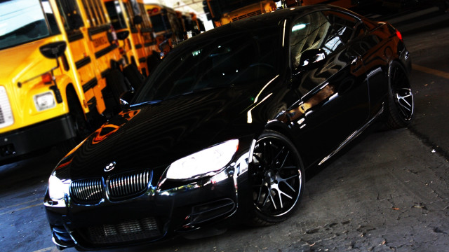 Black car parking lot yellow free wallpaper - medium preview image