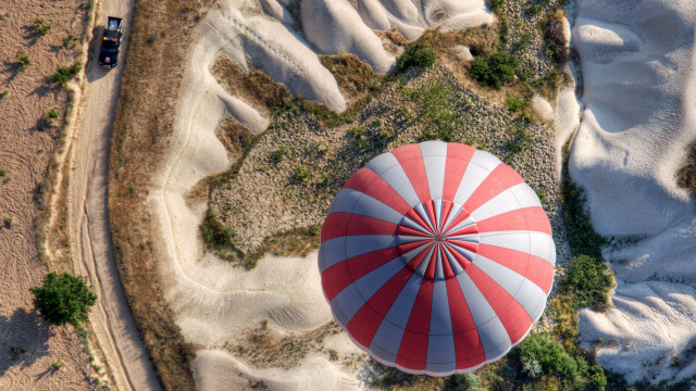 Hot air balloon field truck free wallpaper - medium preview image