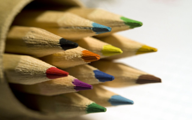 Pencil colored holder white background free wallpaper - medium preview image