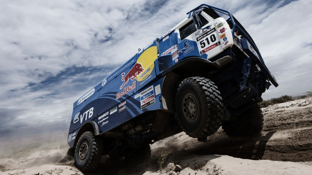 Truck sand cloudy sky kinetic free wallpaper - medium preview image