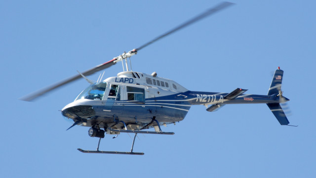 Helicopter blue sky propeller landing free wallpaper - medium preview image