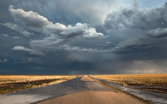 Stormy cityscape horizon beach water free wallpaper - medium preview image