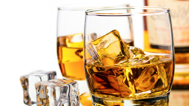 Whiskey glass ice bottles photorealism free wallpaper - medium preview image