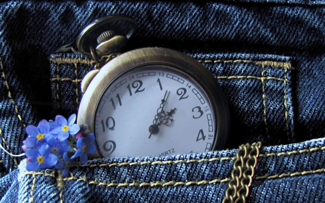 Pocketwatch flower chain cityscape night free wallpaper - medium preview image