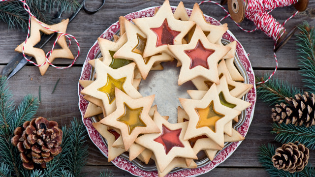 Cookies stars christmas pine cones free wallpaper - medium preview image
