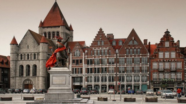 Statue woman red scarf cityscape free wallpaper - medium preview image