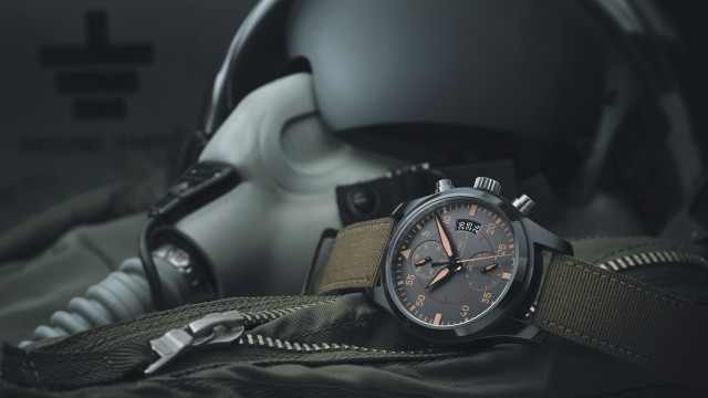 Watch helmet bed retrofuturism rendering free wallpaper - medium preview image