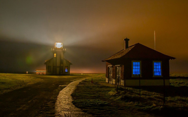 Small house light top field free wallpaper - medium preview image