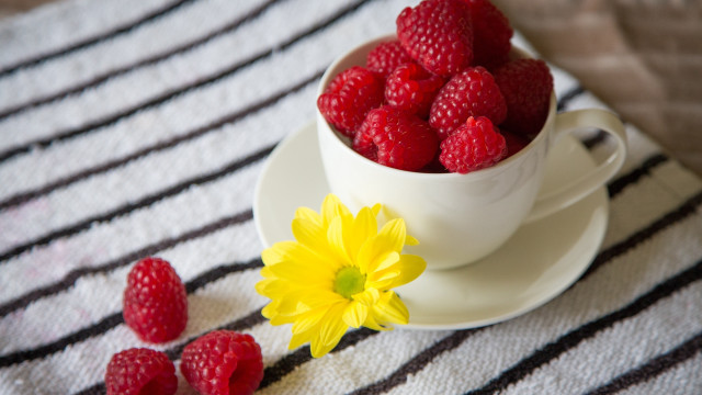 Raspberries yellow flower striped table free wallpaper - medium preview image