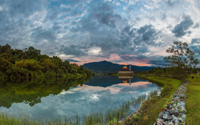 Lake house cloudy sky grassy free wallpaper - medium preview image