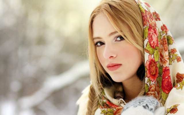 Woman scarf bouquet winter roses free wallpaper - medium preview image