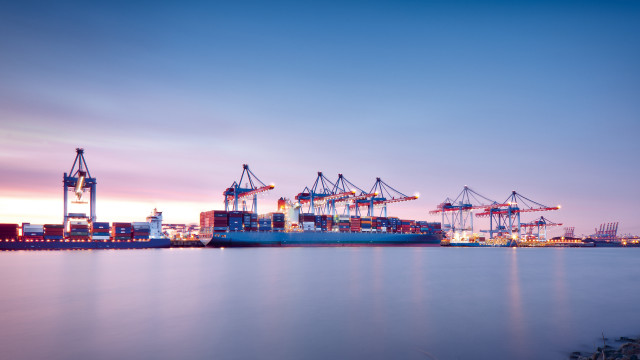 Large ship dock city skyline free wallpaper - medium preview image