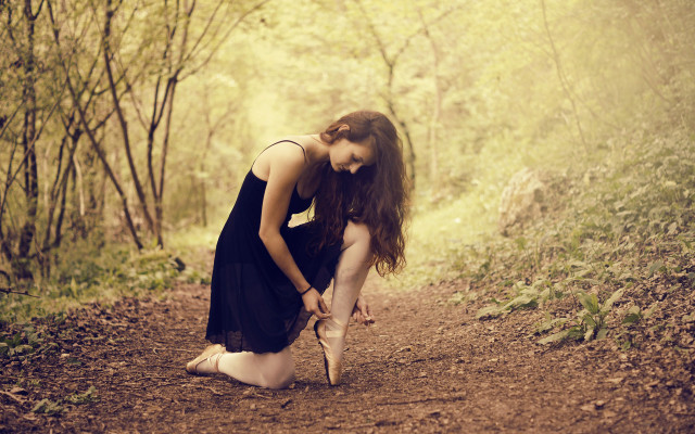 Woman kneeling forest autumn portrait free wallpaper - medium preview image