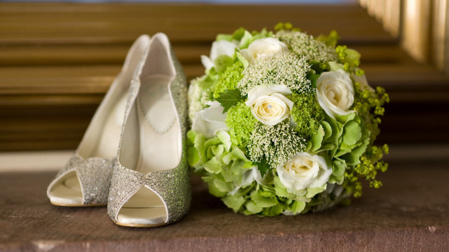 Bridal bouquet shoes table window free wallpaper - medium preview image