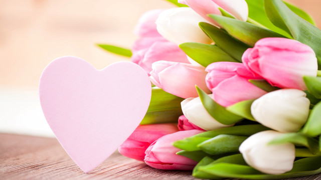 Tulips bouquet heart card wooden #2 free wallpaper - medium preview image