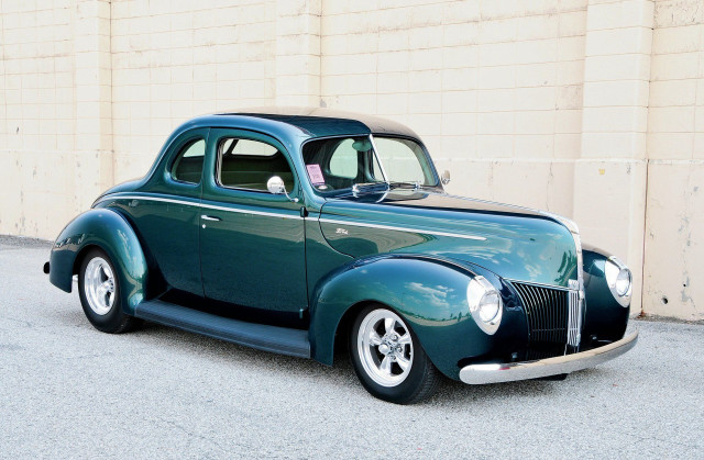 Green car building corner brick free wallpaper - medium preview image