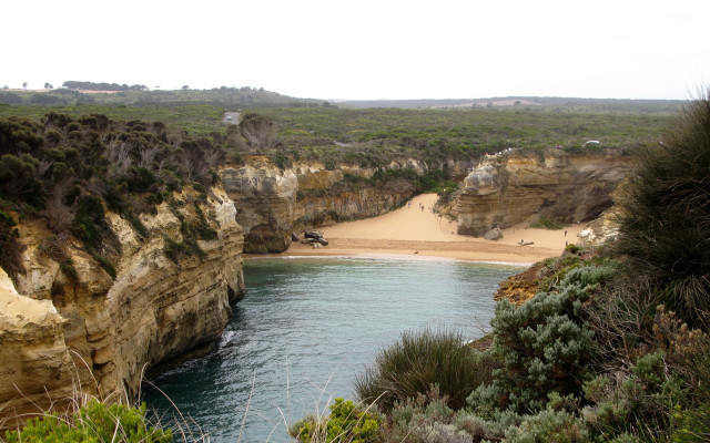 Australian beach cliff water sandscape free wallpaper - medium preview image
