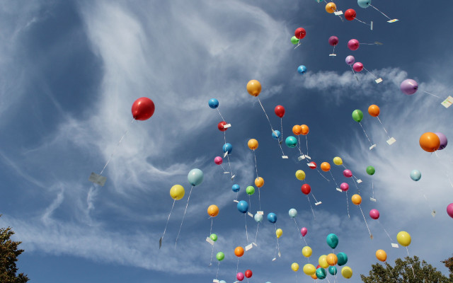 Balloons blue sky clouds christmas free wallpaper - medium preview image