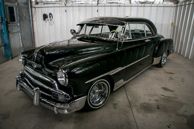Black car garage white wall #3 free wallpaper - medium preview image
