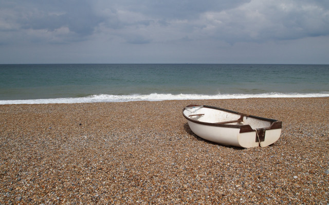Boat beach cloudy sky ocean free wallpaper - medium preview image