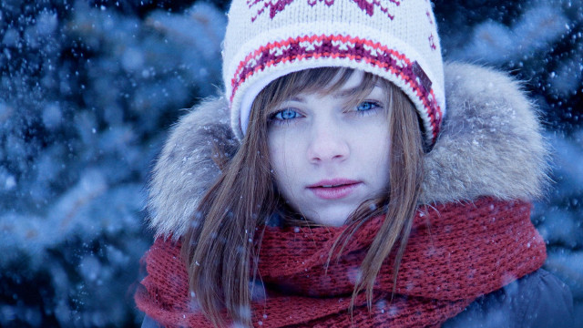 Eszter mattioni winter santa aurora free wallpaper - medium preview image