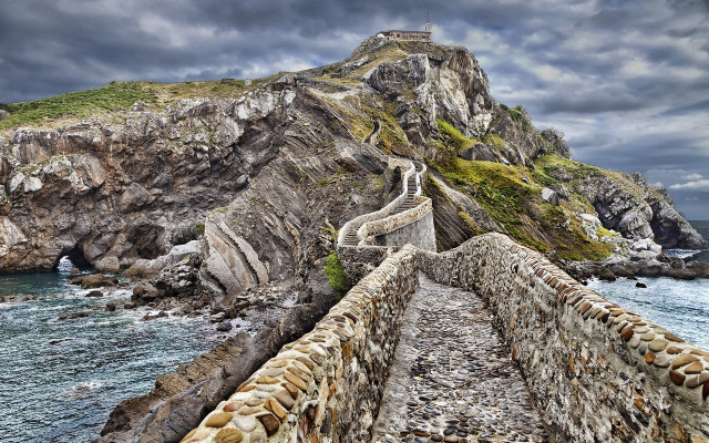 Stone cliff castle ocean cloudy free wallpaper - medium preview image