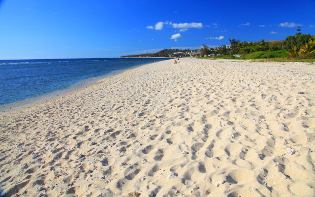 Cui bai beach sand ocean free wallpaper - medium preview image