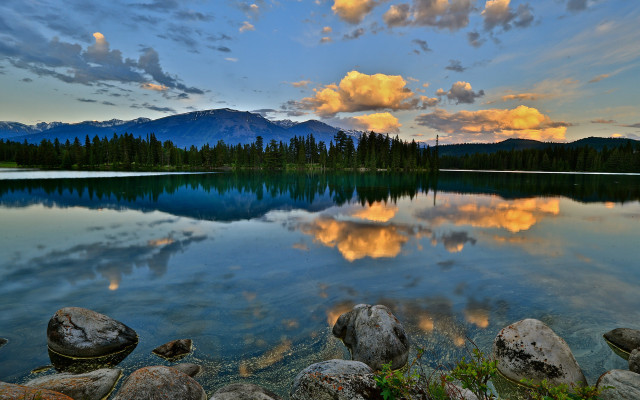 Lake mountain clouds rocks landscape free wallpaper for desktop - medium preview image