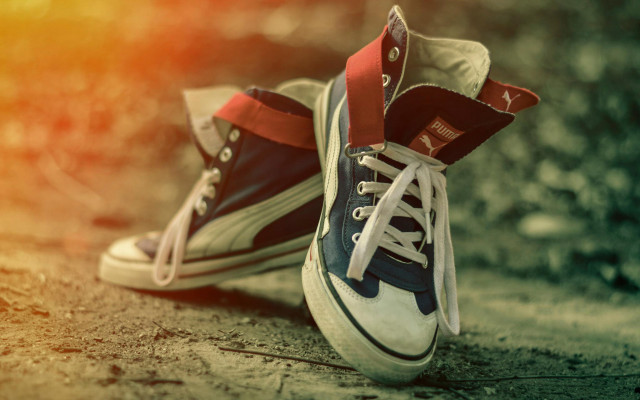 Sneakers red white blue laces free wallpaper - medium preview image