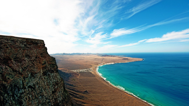 Beach cliff ocean tiltshift scenery free wallpaper - medium preview image