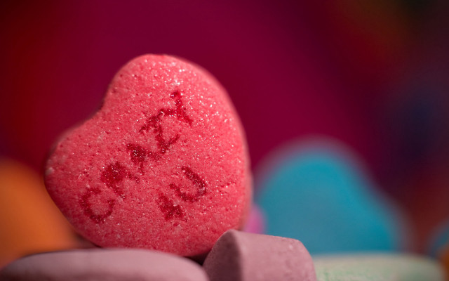 Heart candy message pile macro free wallpaper - medium preview image