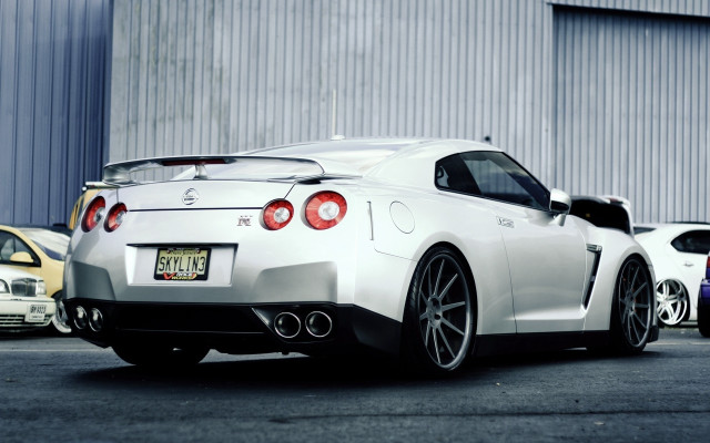 White sports car building background free wallpaper - medium preview image