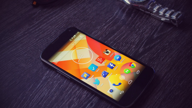 Android cellphone watch water rain free wallpaper - medium preview image