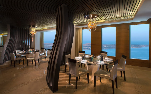 Dining room ocean city night free wallpaper - medium preview image