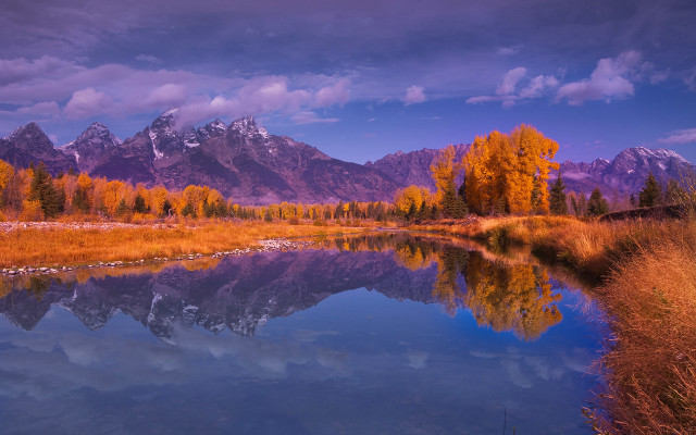 Mountain reflection autumn lake city free wallpaper - medium preview image