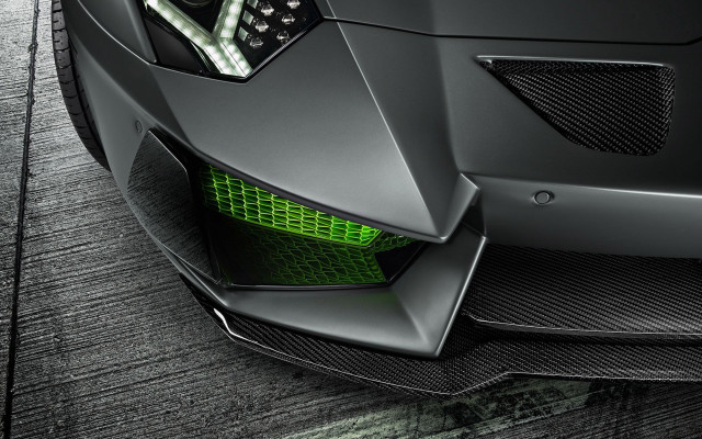 Sports car green light fence free wallpaper - medium preview image