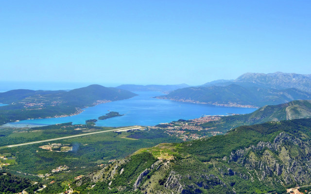 Mountain lake town panorama nature free wallpaper - medium preview image